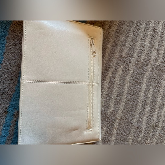 Amanda smith ivory leather clutch purse NWOT - Picture 2 of 5